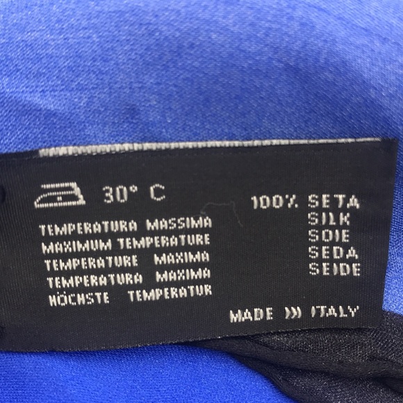 Authentic🔥 VERSACE SHAWL - Picture 4 of 7